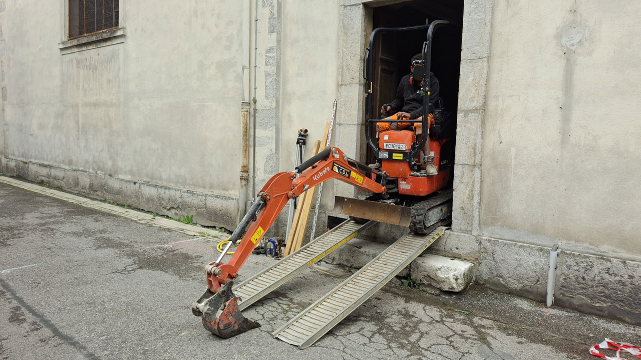 Mini-pelle clocher Faverges Ain Géotechnique